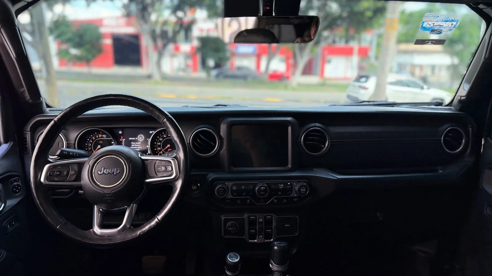 Jeep Wrangler Sahara Unlimited 2018 — foto 11
